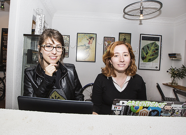 Vanessa Tonini e Carine Roos, fundadoras do MariaLab, um hackerspace voltado apenas para mulheres. Crdito: Guilherme Santana/VICE