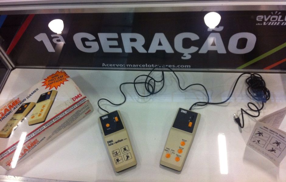 Exposio mostra a evoluo do videogame em diversas plataformas; na foto, o Tele Action TV Game, de 1976, na Brasil Game Show