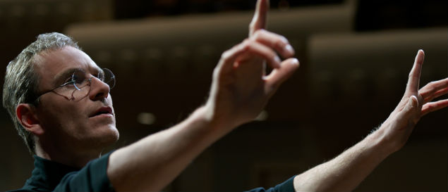 O ator Michael Fassbender interpreta Steve Jobs em filme sobre o fundador da Apple