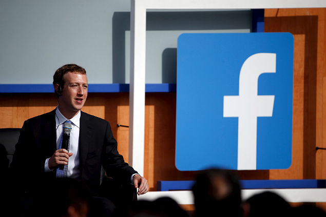 Mark Zuckerberg, presidente do Facebook, na sede da empresa, na Califórnia. Rede social quer mais usuários comprando no seu aplicativo para celular