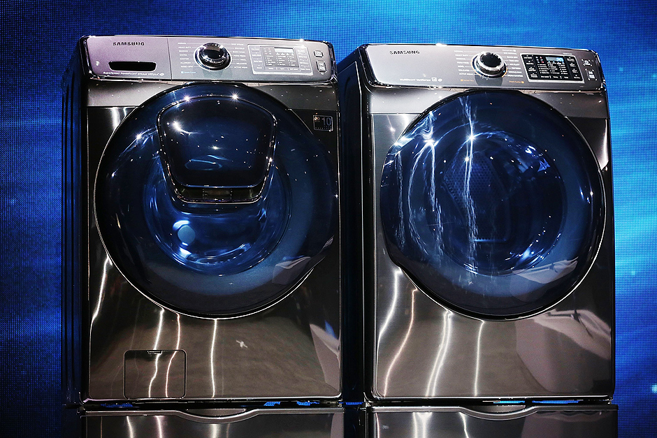 LAS VEGAS, NV - JANUARY 05: A Samsung Front Load Washer with "AddWash" door (L) is introduced during a press event for CES 2016 at the Mandalay Bay Convention Center on January 5, 2016 in Las Vegas, Nevada. CES, the world's largest annual consumer technology trade show, runs from January 6-9 and is expected to feature 3,600 exhibitors showing off their latest products and services to more than 150,000 attendees. Alex Wong/Getty Images/AFP == FOR NEWSPAPERS, INTERNET, TELCOS & TELEVISION USE ONLY ==
