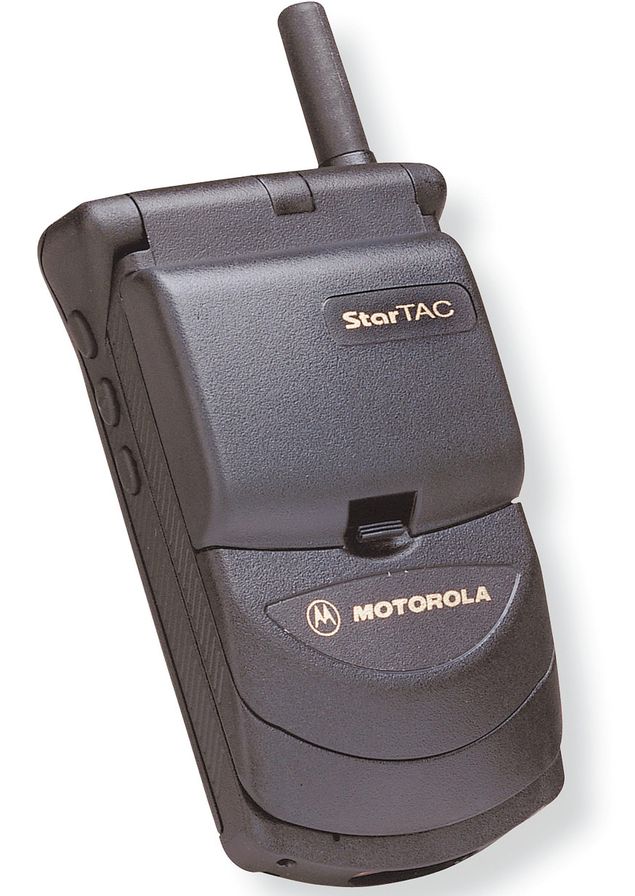 Celular Startac, lançado em 1996 pela Motorola; O "M" continuará a ser usado