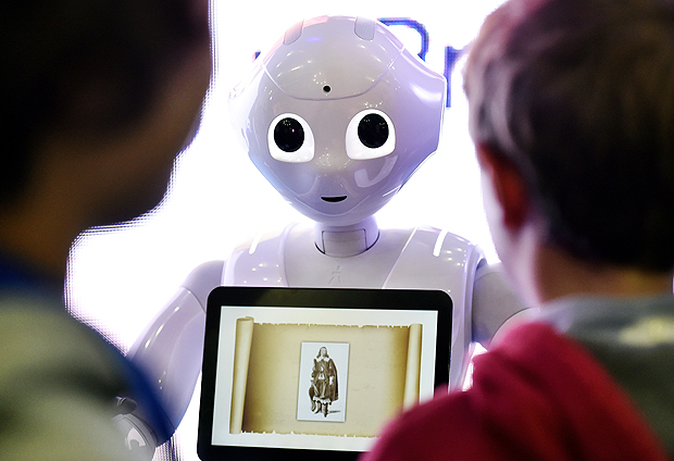 Children interact with programmable humanoid robot "Pepper", developed by French robotics company Aldebaran Robotics, is pictured during the Global Robot Expo in Madrid on January 31, 2016. The Global Robot Expo fair brings together experts who showcase their technological achievements from both the private and the public sectors. AFP PHOTO / GERARD JULIEN ORG XMIT: GJ4981