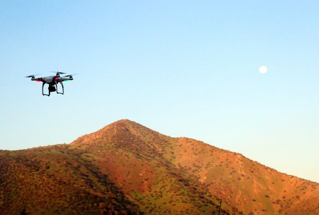 Drone em parque de Santigado, no Chile, o primeiro pas a regulamentar os aparelhos 