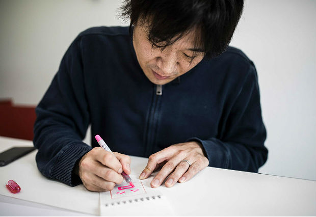 Japonês Shigetaka Kurita, o homem que criou os emojis