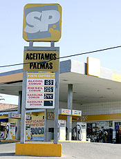 Posto de gasolina aceita palma