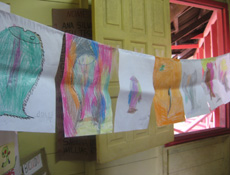 Desenhos feitos pelas crianas puyanawa na escola Ixuby Rabuy Puyanawa, em Mncio Lima (AC); atividades so usadas para aprendizado da lngua puyanawa