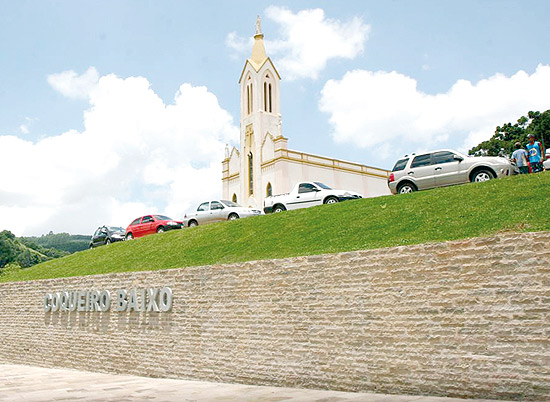 A capela So Jos, na entrada do municpio de Coqueiro Baixo (RS). Cidade  que possui maior proporo de idosos em todo o pas