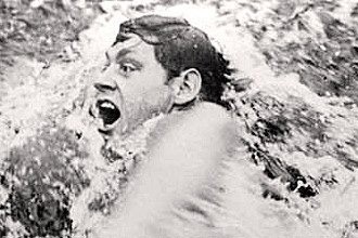 O nadador norte-americano Johnny Weissmuller