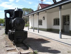 Trem em exposio no Museu Regional Pueblo de Luis, em Trelew, na Argentina