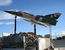 Avio da Fora Area Argentina alado como monumento aos que lutaram nas Malvinas