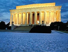 Construdo como um templo grego, memorial Lincoln guarda esttua do presidente