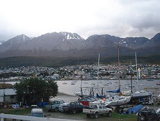 Do Aeroclub, tem-se uma vista diferente da cidade austral, bonita de dia ou de noite