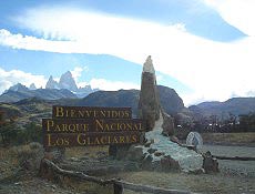 Esta é a entrada da cidade argentina de El Chatén. Ao fundo, a bela montanha Fitz Roy