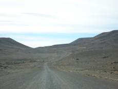 Na estrada de rípio, vá devagar e aproveite o panorama proporcionado pela natureza