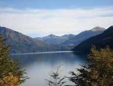 Chegando  regio de Bariloche, a vista do lago Guitirrez  simplesmente maravilhosa