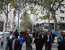 Paseo peatonal fica na região central da bela cidade de Santiago, no Chile