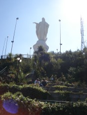 Estátua da Virgen Inmaculada de la Concepción no alto de San Cristóbal