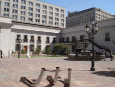 Pátio interno do Palácio de La Moneda, em Santiago; local está aberto para visitação