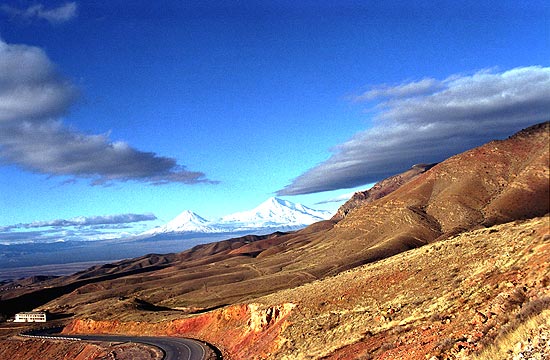 Em trs dcadas, as neves eternas do monte Ararat, no leste da Turquia, perderam 30% de sua superfcie