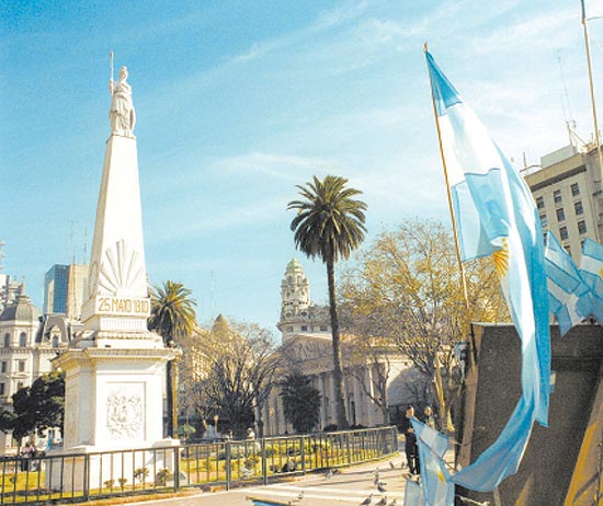 Plaza de Mayo, centro de Buenos Aires; em 2002, um ano aps a crise comeou a recuperao do turismo