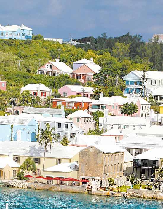Casas com tpicos telhados brancos em St. George, antiga capital das Bermudas