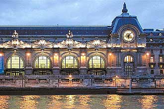 Fachada do museu d'Orsay, em Paris, que abriga mostra dedicada ao papel da moda na arte dos Impressionistas 