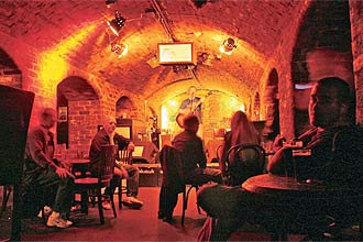 Show no lendrio Cavern Club, local em que os Beatles tocaram mais de 200 vezes no incio da carreira da banda britnica