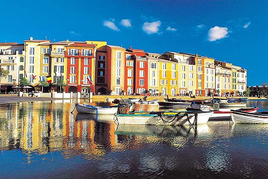 Fachada do hotel Loews Portofino Bay, que reproduz a cidade italiana de Ligria, no complexo da Universal