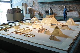 Modelo da cidade asteca de Tenochtitln apresenta disposio das antigas construes no Museu Nacional de Antropologia
