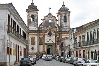 Com 400 quilos de ouro e prata em seu interior, igreja matriz Nossa Senhora do Pilar é uma das mais visitadas da cidade