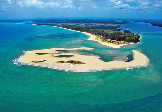 Banco de areia na baa de Camamu, na pennsula de Mara, que faz parte da Costa do Dend, no sul da Bahia