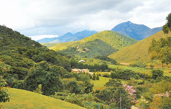 Vista do vale das Videiras, entre Petrópolis e Paty do Alferes; local atrai turistas interessados em trilhas