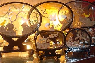 Objetos de cortiça são expostos no pavilhão chinês do Epcot Center, em Orlando, que tem área dedicada a diversos países