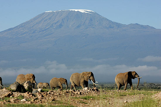 Gelo que se encontra no topo do monte Kilimanjaro, na frica, diminuiu 15% desde 1912 