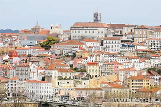 Vista de Coimbra, cidade que fica a cerca de duas horas de Lisboa; Portugal quer mostrar face moderna a brasileiros