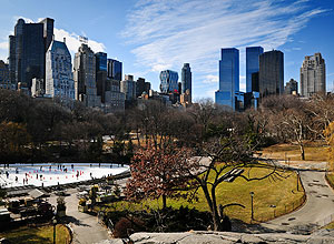 Central Park, em Nova York, com hotéis de luxo ao fundo