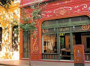 Casas da rua Jean Jaurs ornadas com o filete portenho, arte pictria atrelada  identeidade de Buenos Aires, Argentina