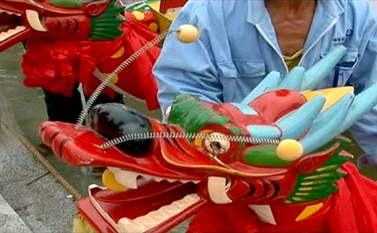 BBC BRASIL VIDEO: Corrida de barcos de drago agita a China