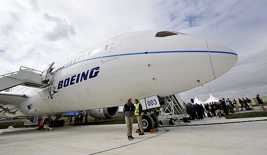 Boeing-787, ou Dreamliner,  uma das atraes da Feira Internacional de Aeronutica de Farnborough