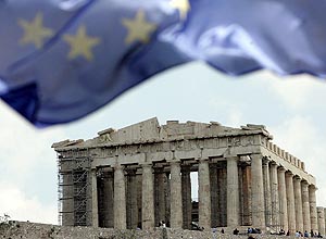 Partenon na Acrópolis de Atenas com a bandeira da UE