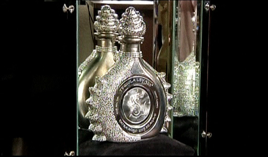 Garrafa mexicana de tequila de platina e diamantes, que pode ser a mais cara do mundo