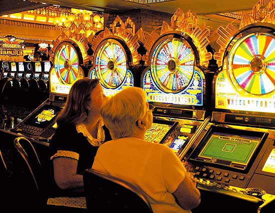 Sala de jogos de cassino em Las Vegas; cidade pode concorrer com Miami na área de cassinos