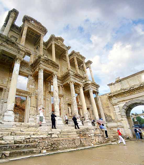 Local da antiga Biblioteca de Celsius, na cidade de Éfeso, Turquia