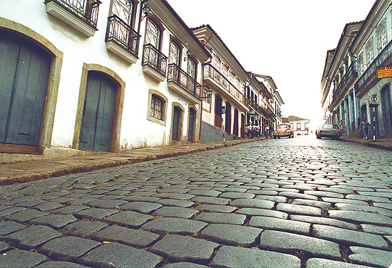 Vista de rua da cidade histrica de Ouro Preto, em Minas Gerais