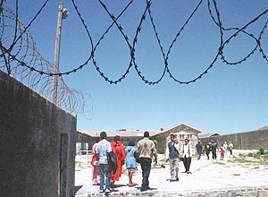Ex-prisioneiros polticos da frica do Sul visitam presdio desativado na ilha Robben, onde Mandela ficou preso