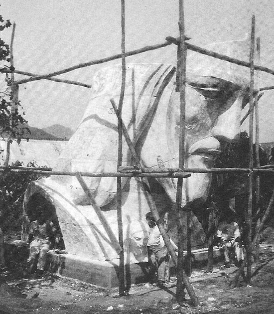 Montagem da cabeça do Cristo Redentor, antes da inauguração, em 1931