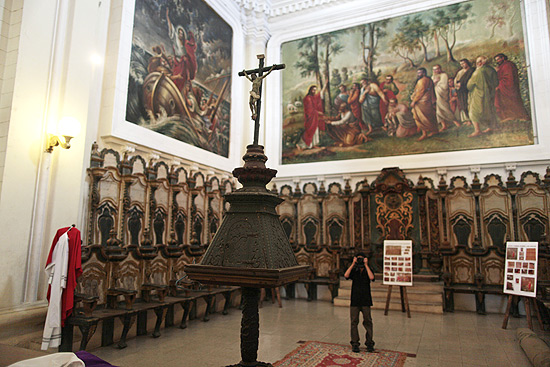 Turista na catedral de Assuno, em Leon, Nicargua, um dos 25 novos stios do Patrimnio Mundial