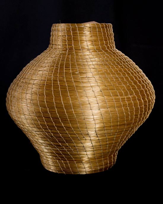Pote de capim dourado da artesã Daldiva Ribeiro da Silva, do povoado da Mumbuca, município de Mateiros