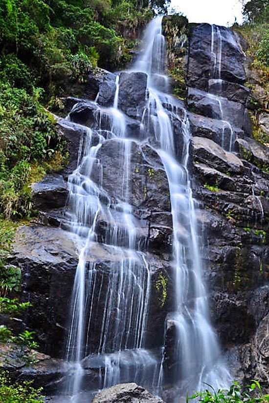 Cachoeira do Vu da Noiva na parte baixa do parque nacional